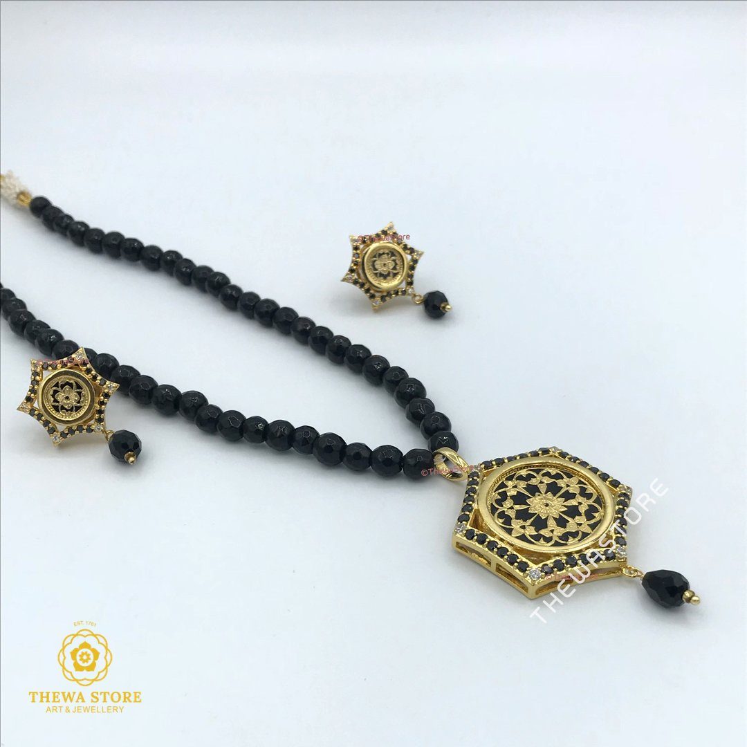 Thewa Jewellery Hexagon Shape Necklace - ThewaStore