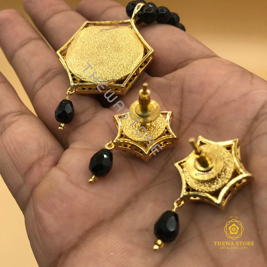 Thewa Jewellery Hexagon Shape Necklace - ThewaStore